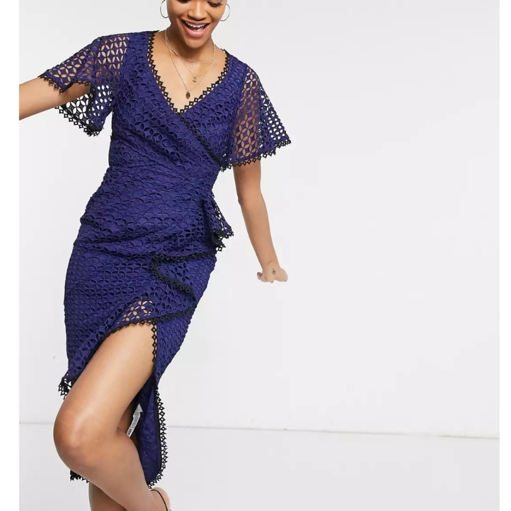 ASOS design lace and Midi dress with flutter sleeve and wrap waist Size 6